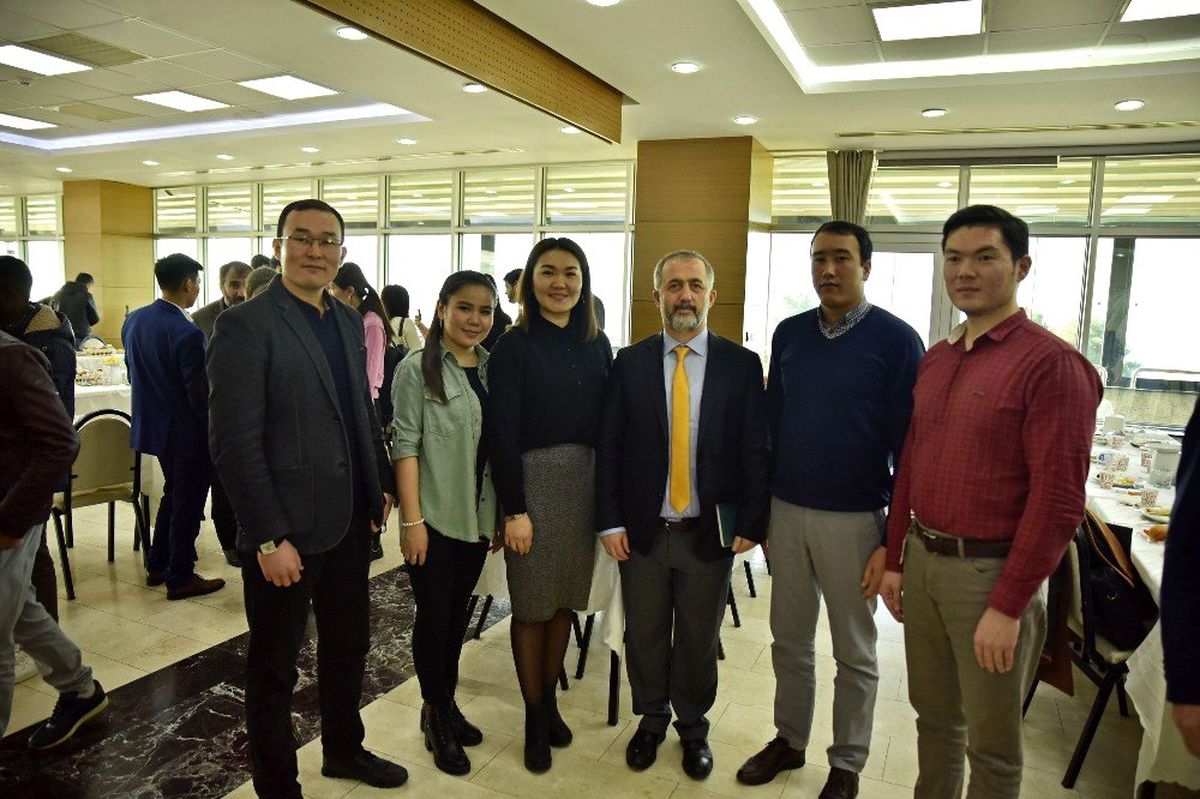 Rektör Savaşan Uluslararası Öğrencileri Dinledi