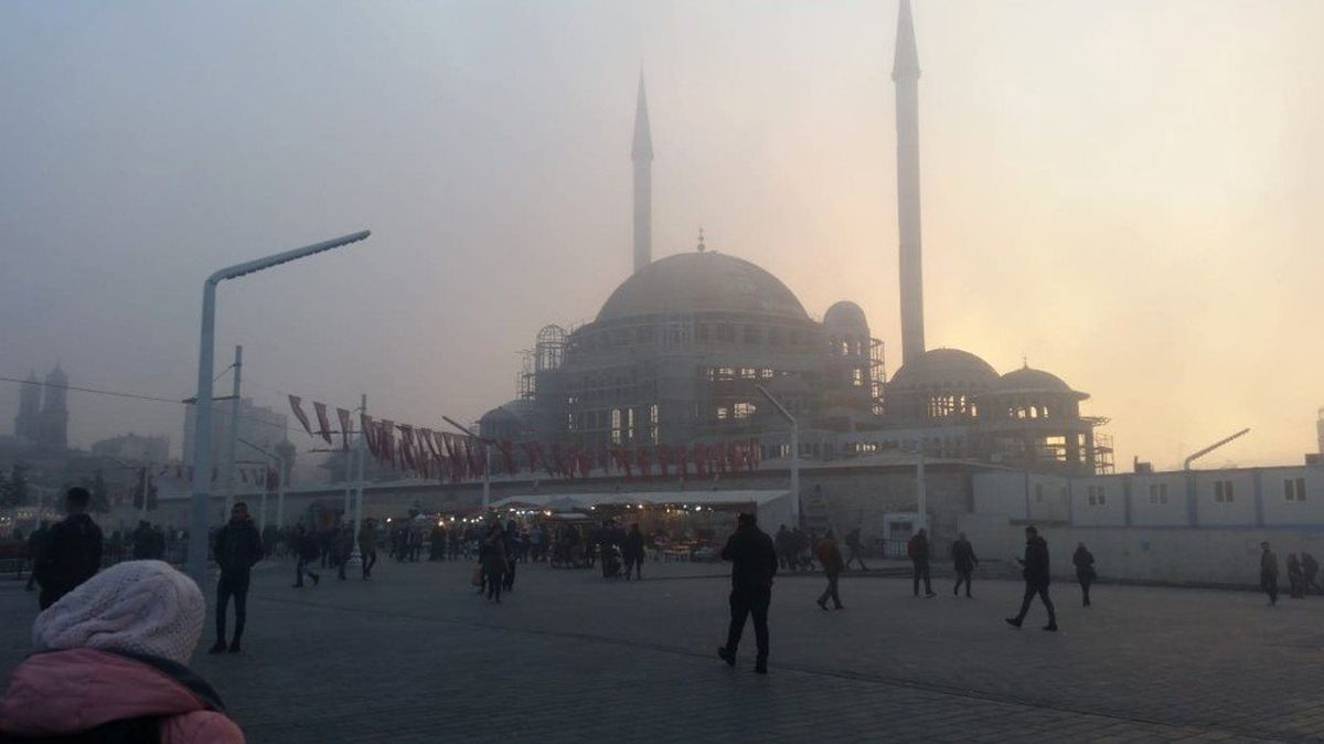 Taksim\'den Eşsiz Sis Manzarası