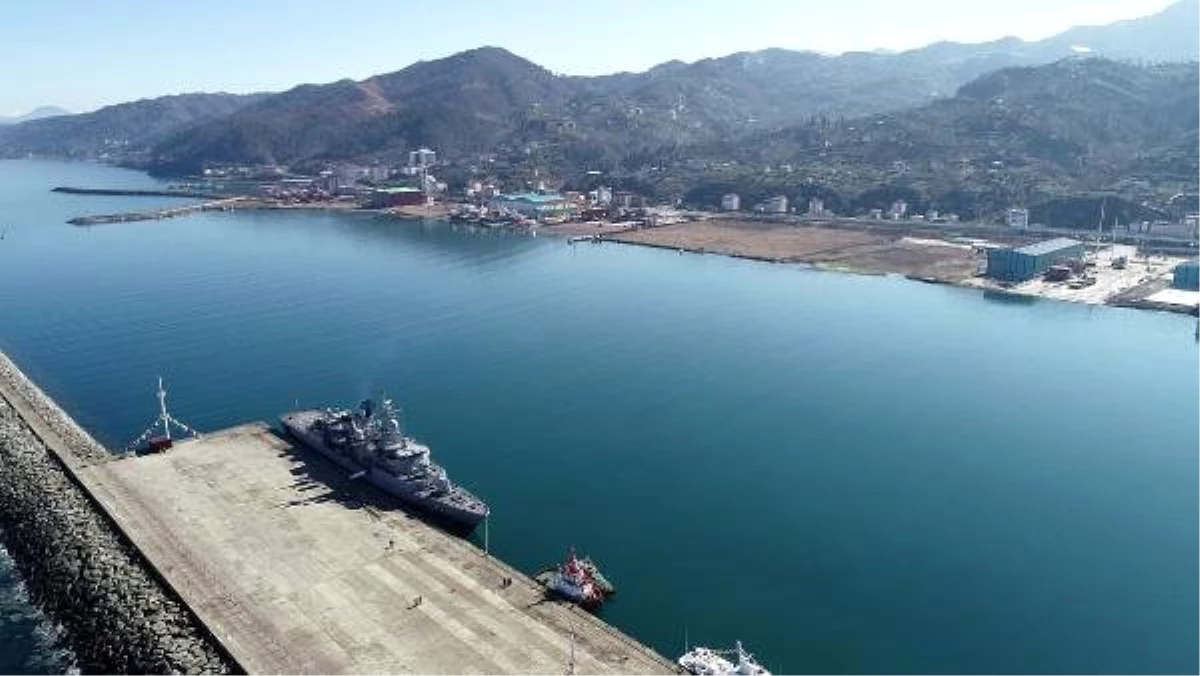 Trabzon\'da Deniz Üssü Kurulacak Alana İlk Askeri Gemi Demirledi