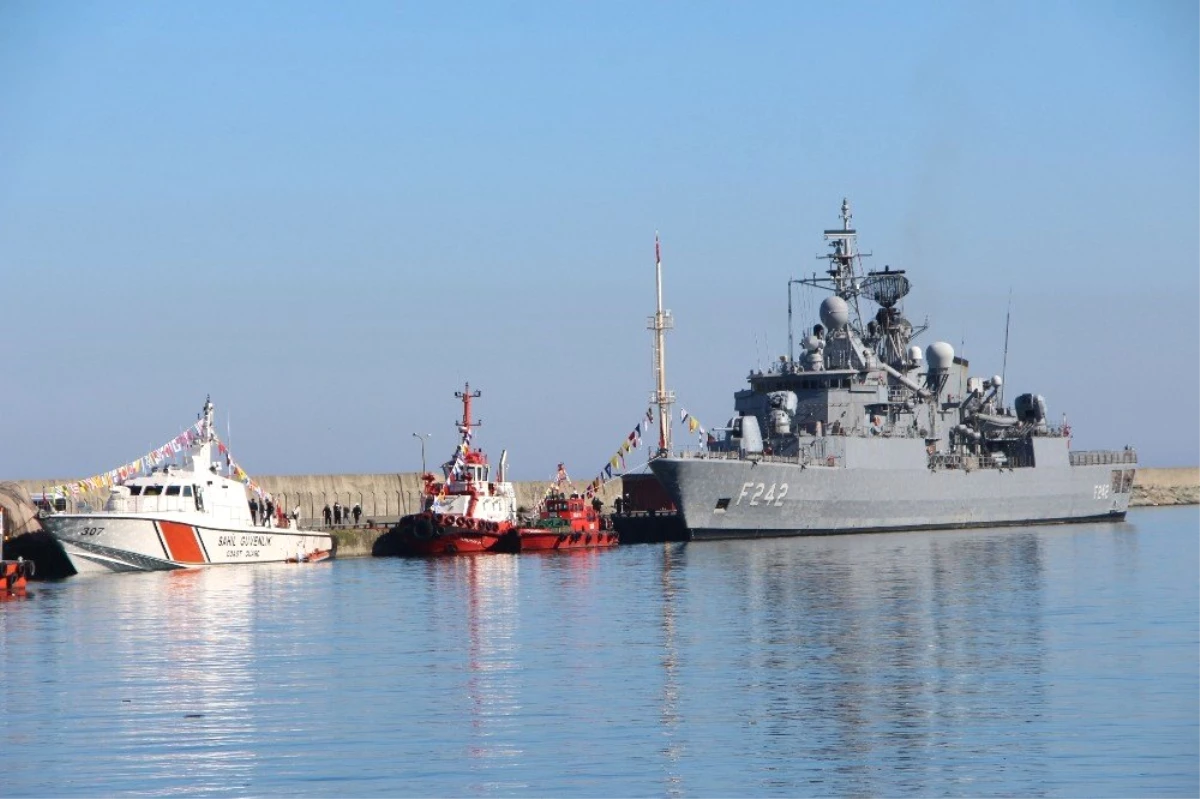 Trabzon\'da Kurulan Deniz Üssünün İlk Askeri Gemisi Demirledi