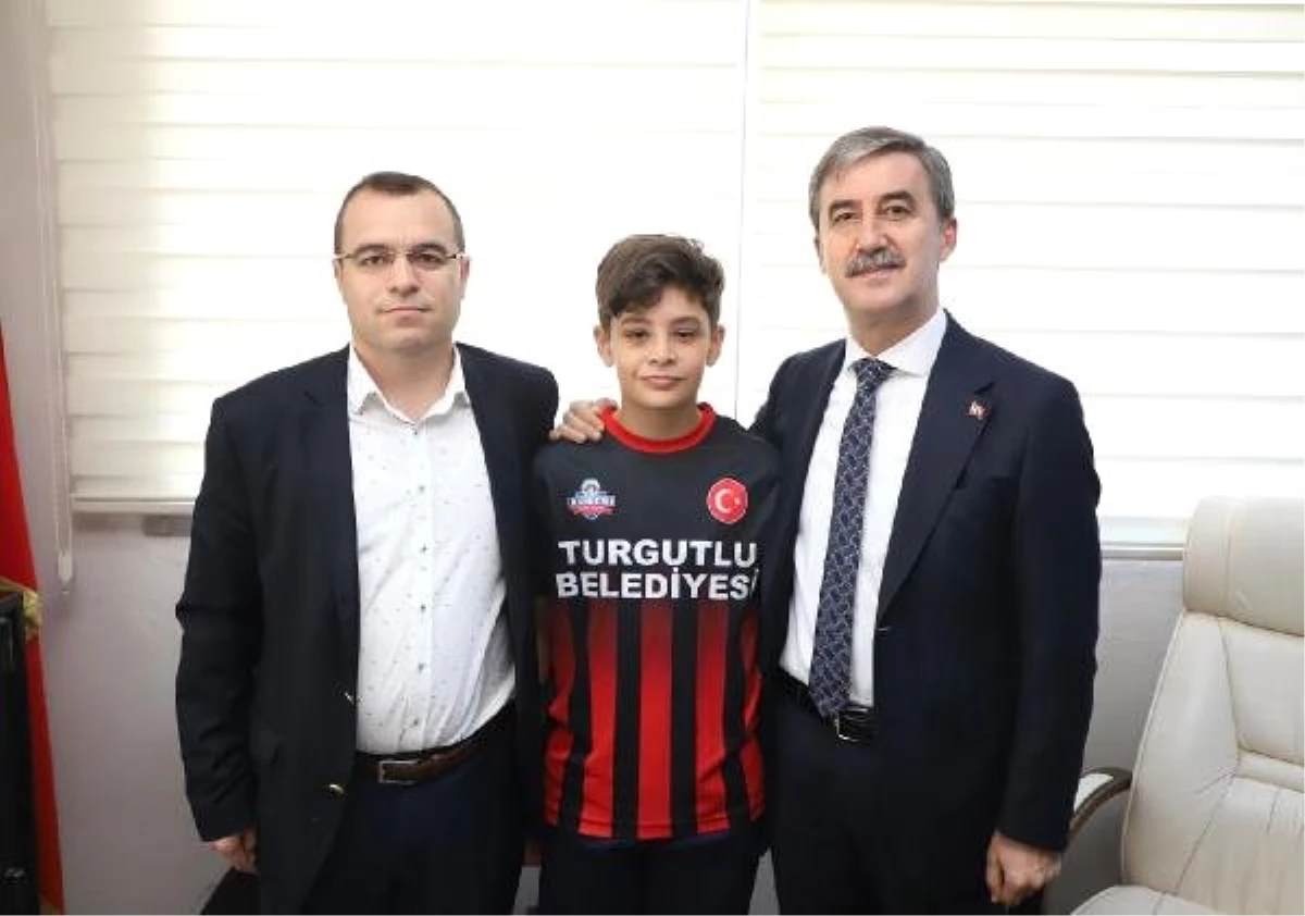 13 Yaşında Turgutluspor\'dan Fenerbahçe\'ye Gitti
