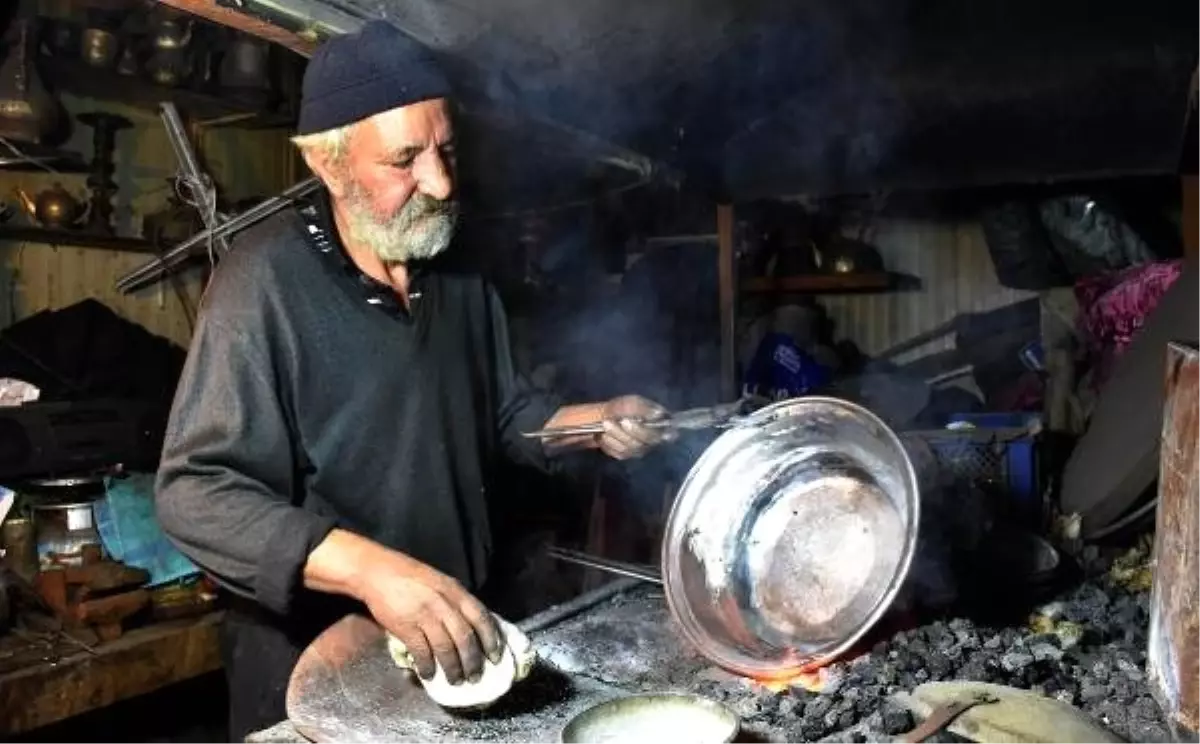 6 Yaşında Başladığı Kalaycılıkta 60 Yılı Geride Bıraktı