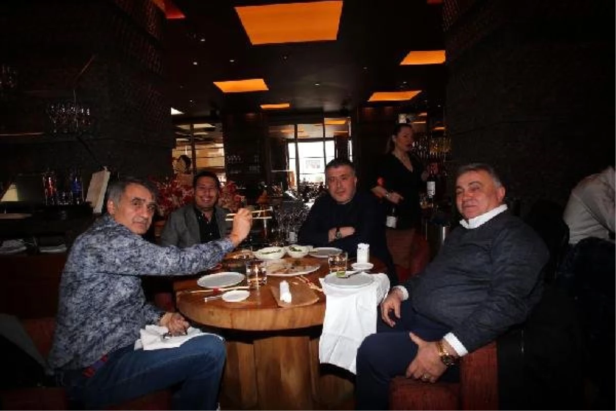 Ahmet Kavalcı\'dan Futbol Takımına Yemek