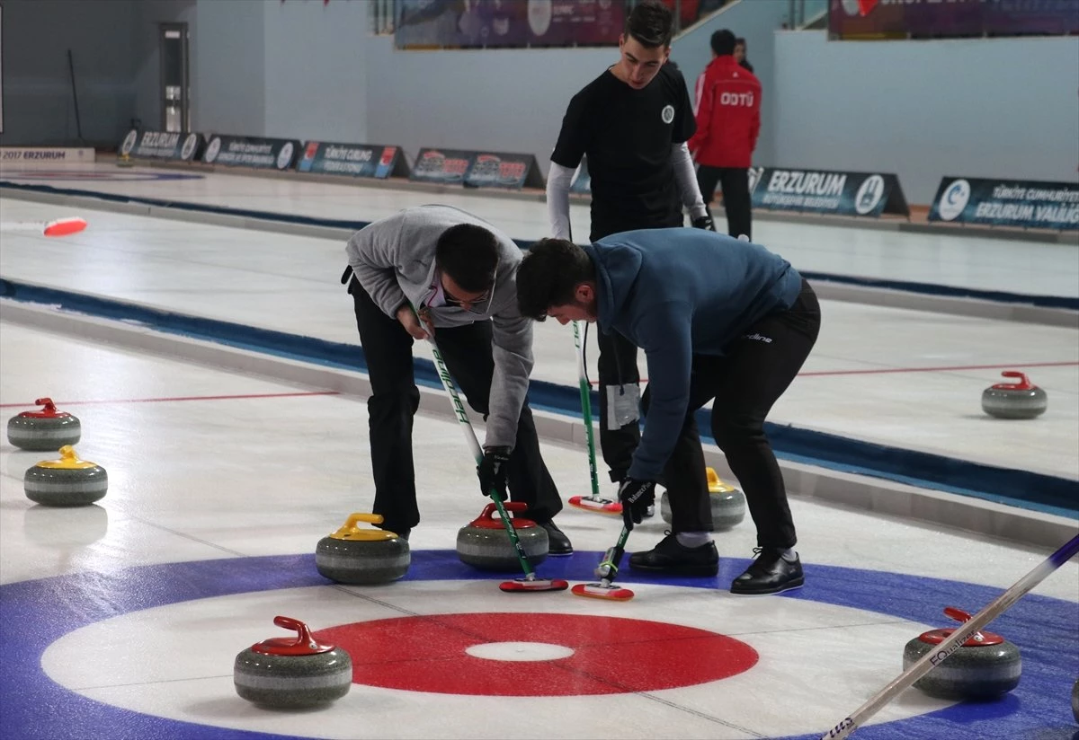 Atatürk Üniversitesi Curlingde Geleneği Bozmadı