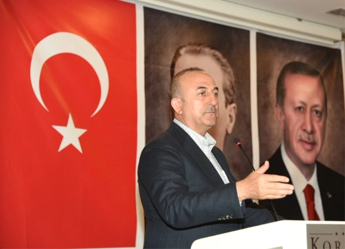 Bakan Çavuşoğlu, Kuşadası\'nda Turizmcilerle Bir Araya Geldi
