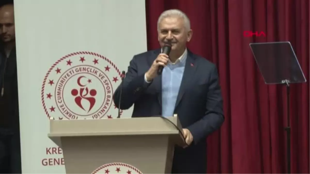 Binali Yıldırım Yurttaki Öğrencilerle Buluştu