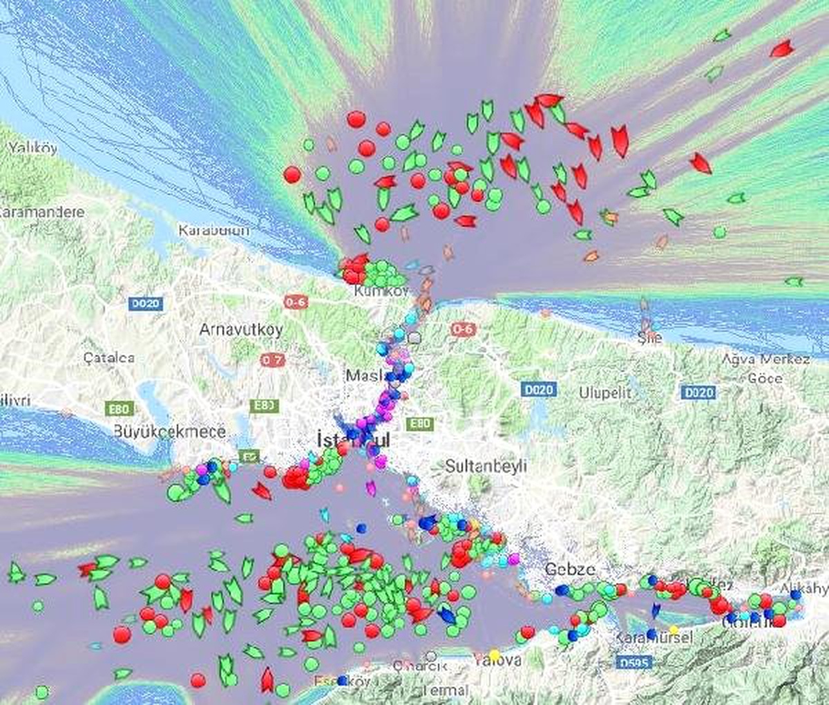 Boğaz Sis Altında; Yüzlerce Gemi Geçiş İçin Bekliyor