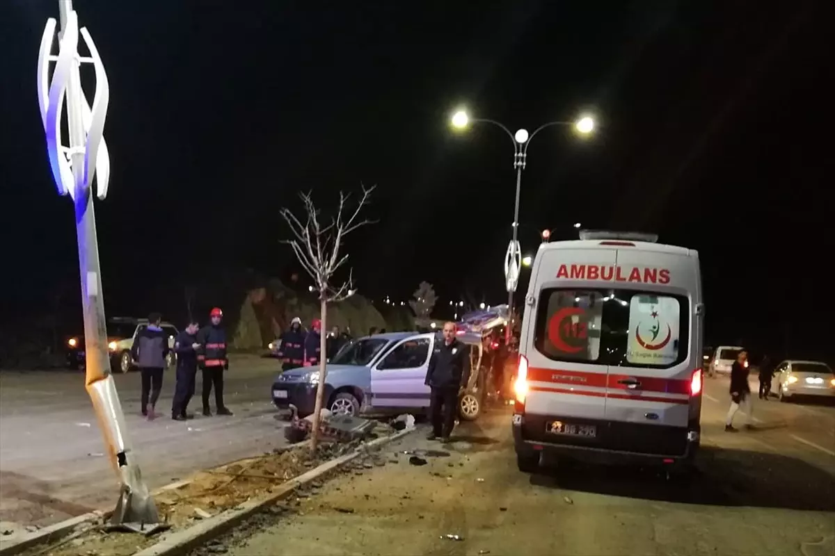 Elazığ\'da Trafik Kazası: 5 Yaralı