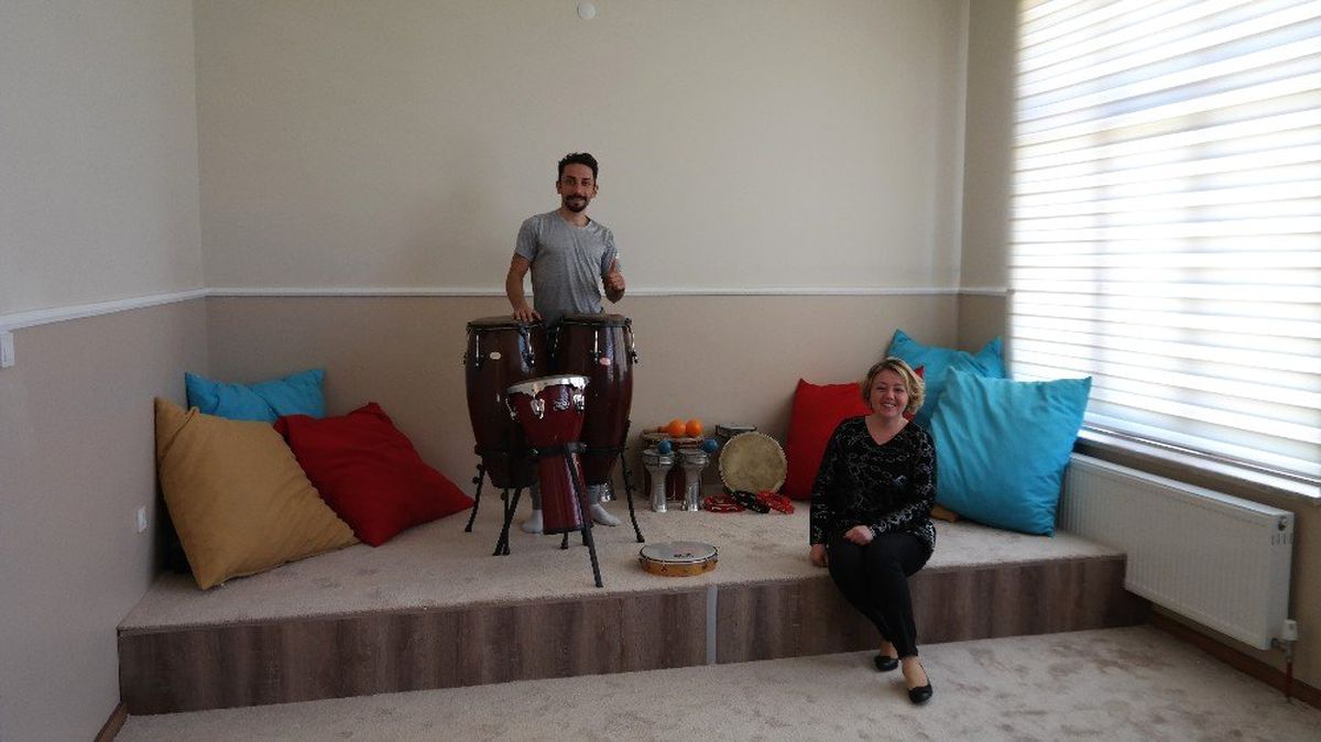 Engelsiz Sanat Evi ile Hayatı Öğrenecekler