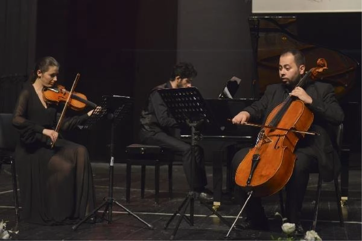 Es Trio\'dan Klasik Müzik Şöleni