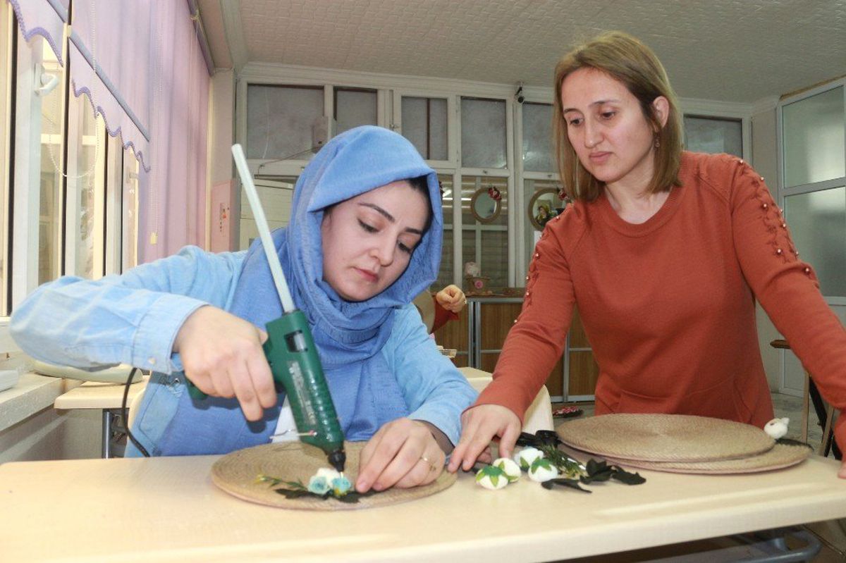 Eşi İşsiz Kalınca Meslek Öğrendi