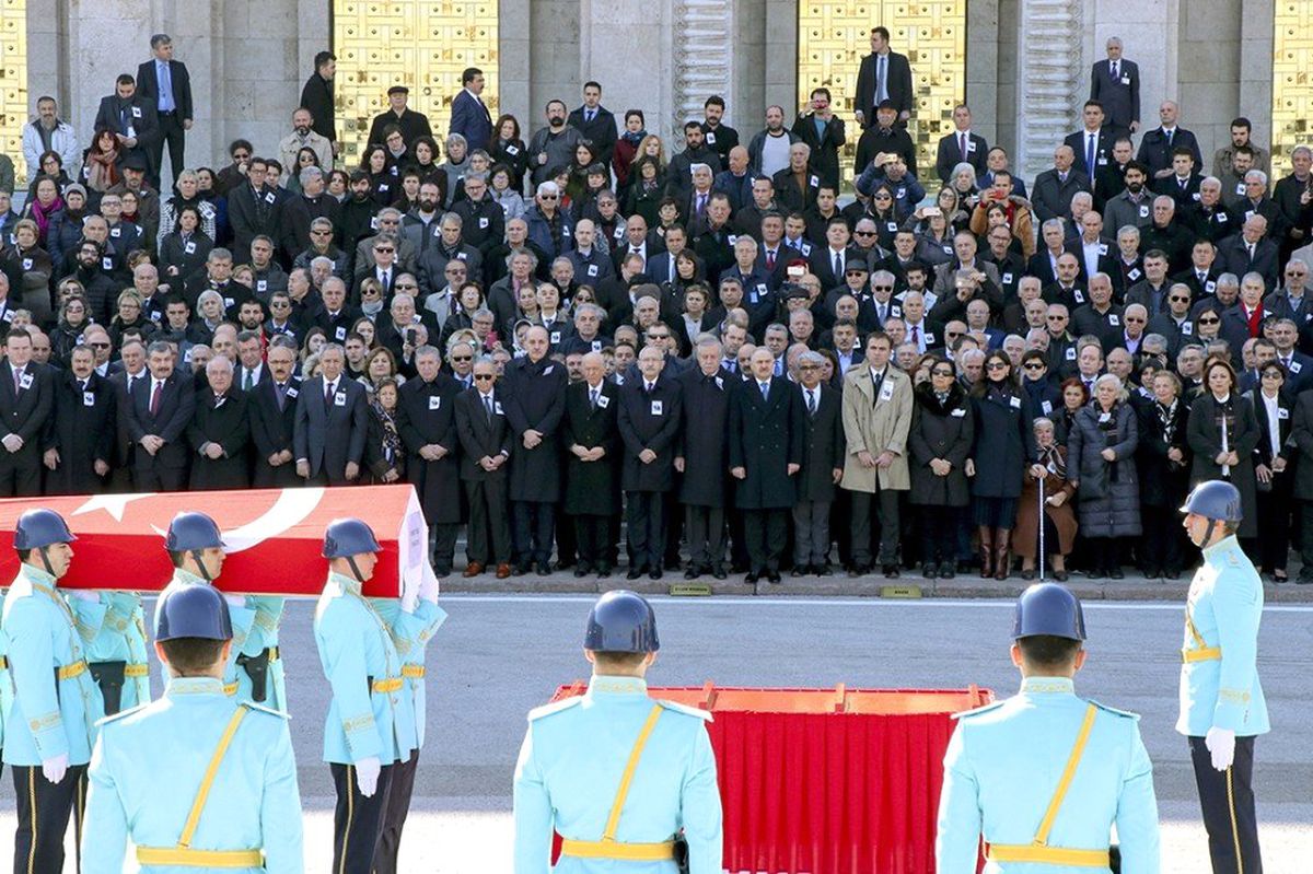 Eski Devlet Bakanı Ünlü İçin TBMM\'de Tören Düzenlendi