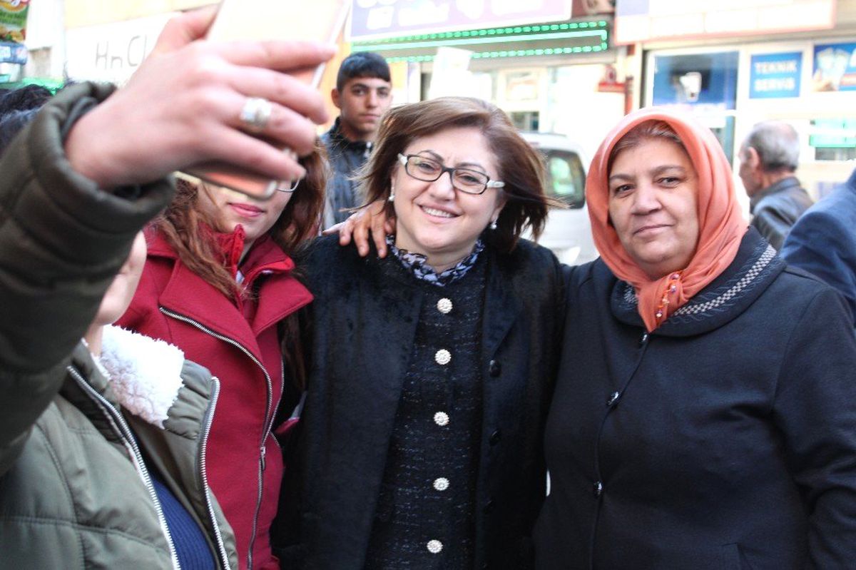 Esnaf Gezisi Yapan Şahin\'e Sevgi Seli