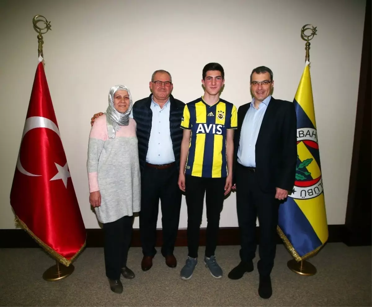 Fenerbahçe, Osman Ertuğrul Çetin ile Profesyonel Sözleşme İmzalandı