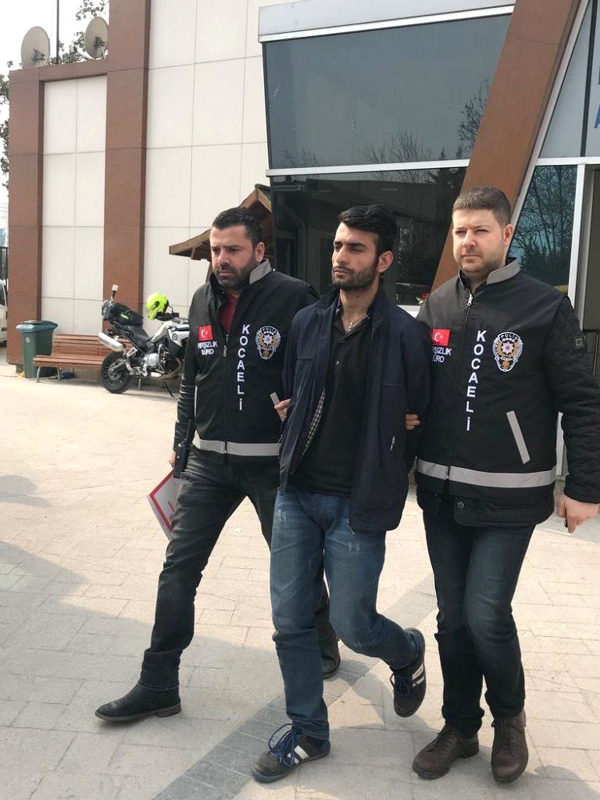İş Yerinden 10 Bin TL\'lik Kablo Çalan Kağıt Toplayıcısı Polise Yakalandı