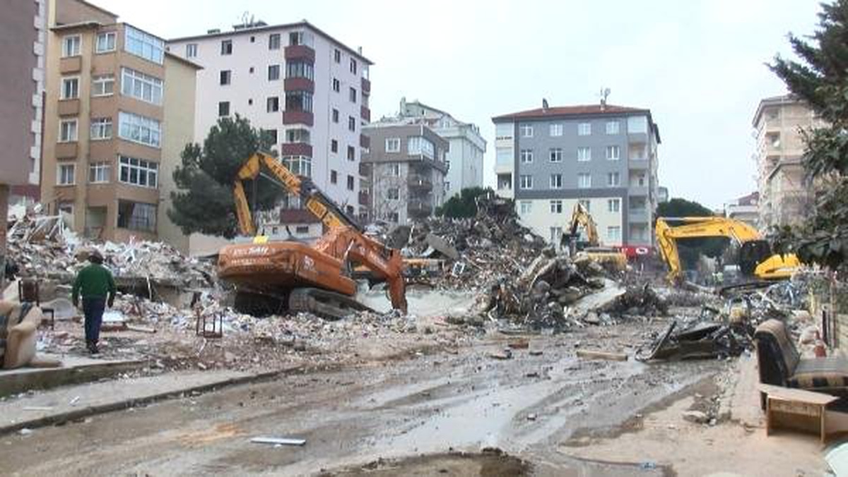Kartal\'da Uzunlar Apartmanının Yıkımı Tamamlandı