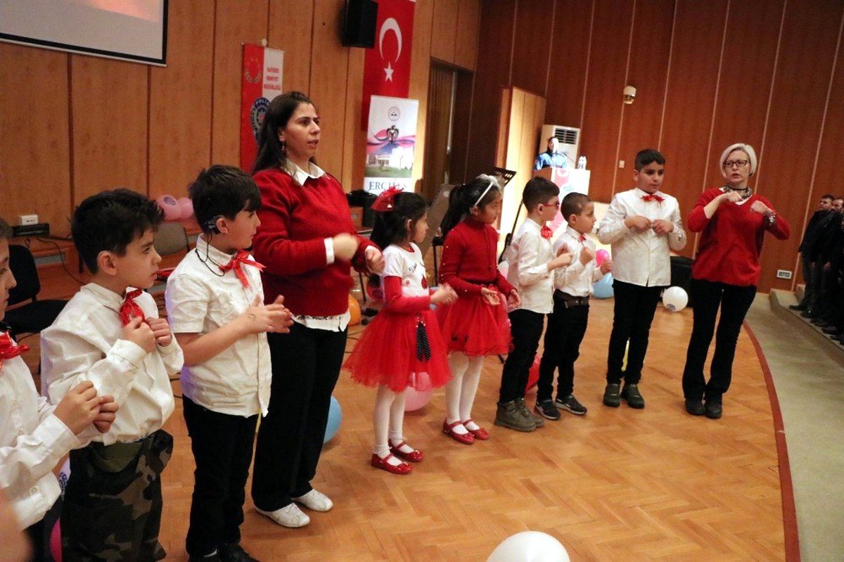 Kayseri Emniyeti Özel Çocukların Yüzünü Güldürdü