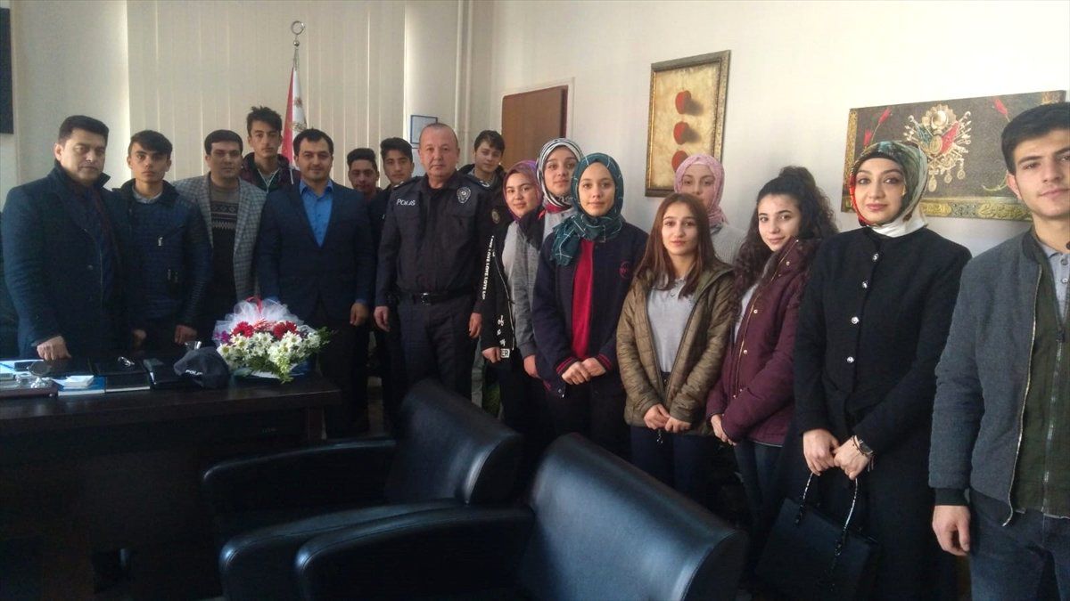 Lise Öğrencilerinden İlçe Emniyet Müdürlüğüne Ziyaret