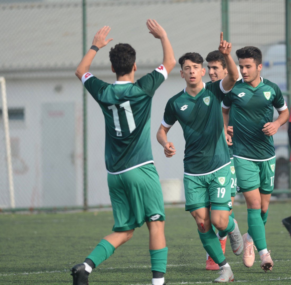 Manisa Büyükşehir Belediyespor\'un Gençleri 4\'te 2 Yaptı
