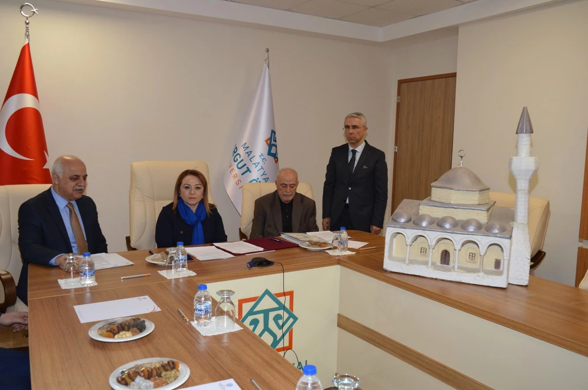 MTÜ Battalgazi Kampüsüne Hekimhan\'daki Osmanlı Mimarisi Cami Yapılıyor