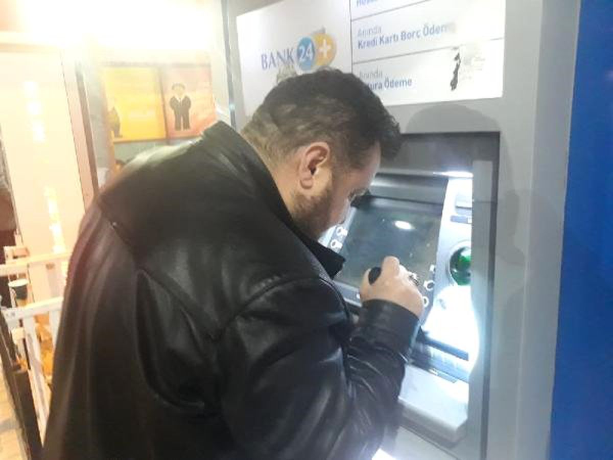 Niğde\'de Atm\'de \'Düzenek\' Olduğu İhbarı, Polisi Alarma Geçirdi