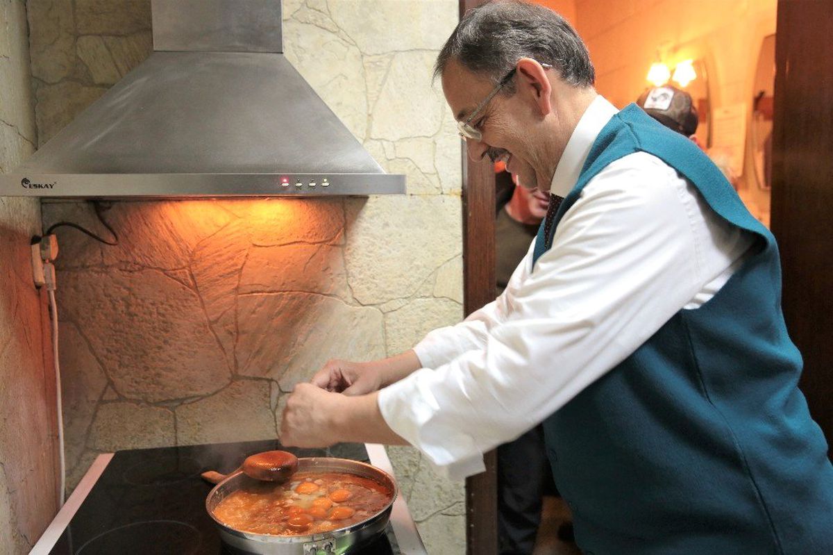 Özhaseki Esnafa Menemen Yaptı, Programa Ankaray ile Gitti