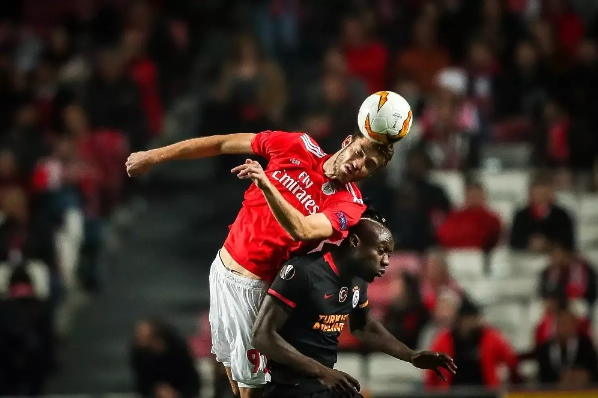 UEFA Avrupa Ligi: Benfica: 0 - Galatasaray: 0 (İlk Yarı)