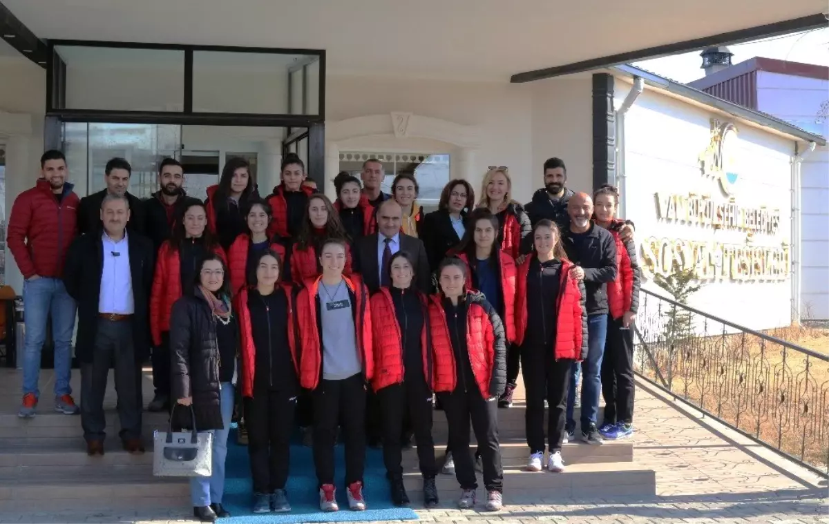 Van Büyükşehir Belediyespor Kadın Voleybol Takımı Şampiyonluk Maçına Çıkıyor