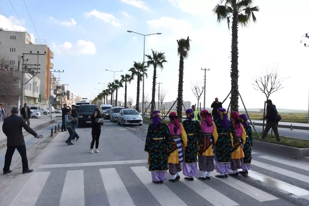 Yaya Geçidinde Halay Çektiler