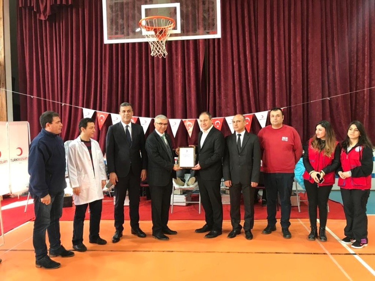 18 Yaşını Dolduran Kan Bağışına Koşuyor