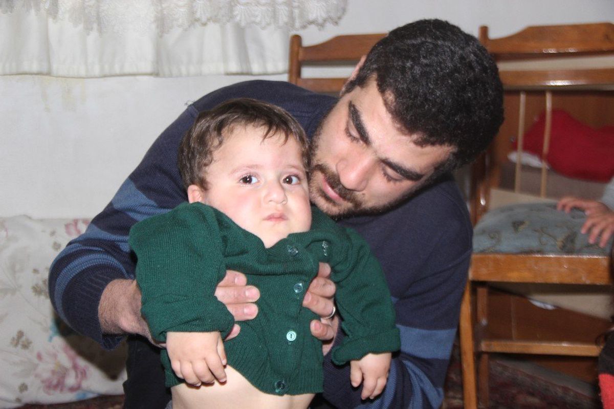 2 Yaşındaki Mustafa\'nın Yürüyebilmesi İçin 22 Bin TL Gerekiyor