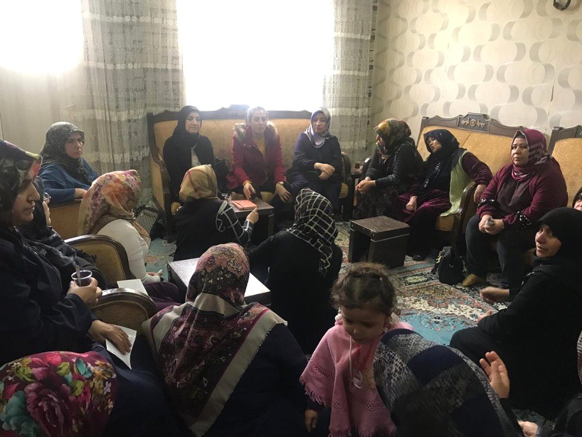 Ak Partili Kadınlar Ev Ziyaretleri Yapıyor