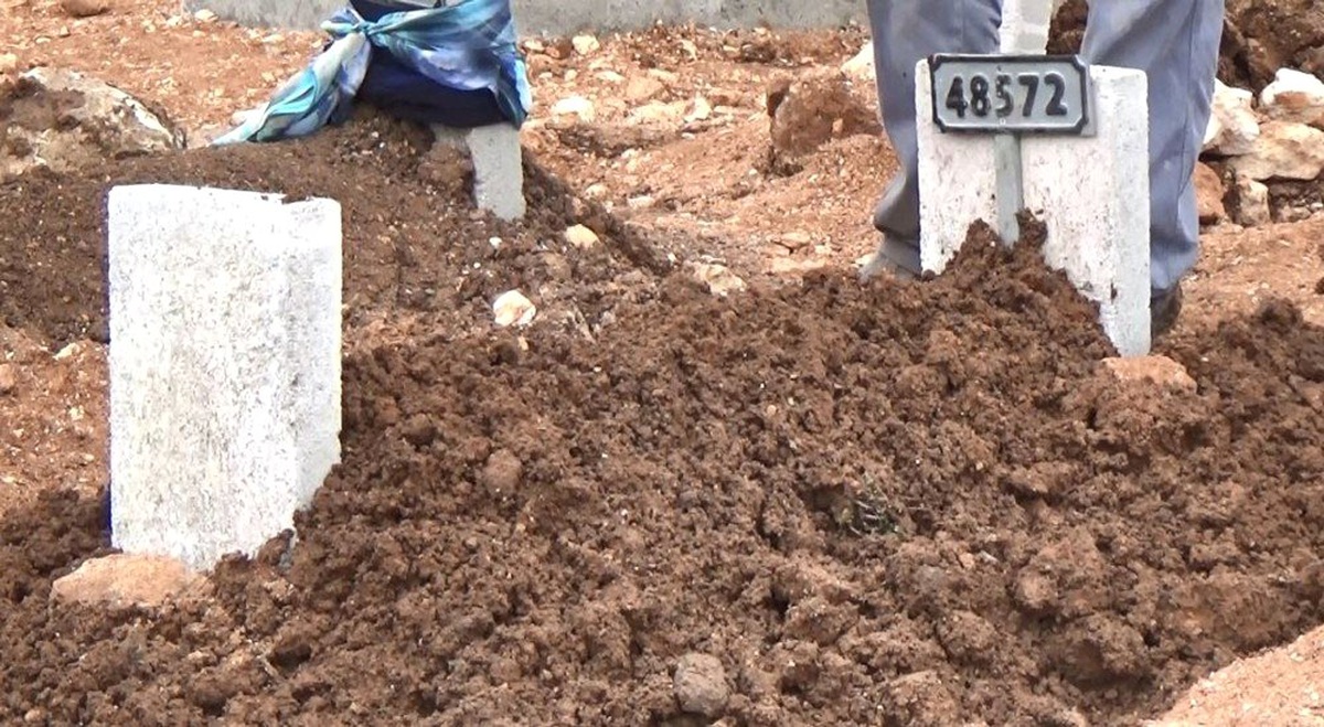 Annesinin Boğarak Klozete Attığı Bebek Defnedildi