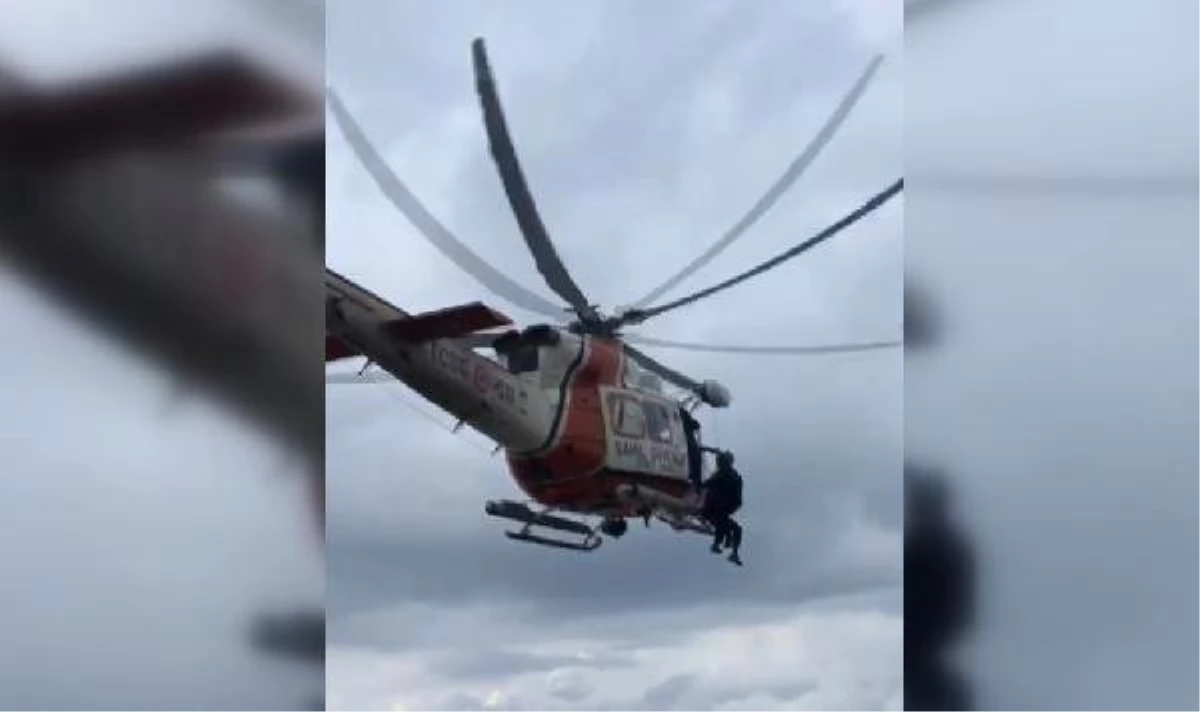 Antalya\'da Mahsur Kalan 3 Kişi, Sahil Güvenlik Helikopteriyle Kurtarıldı