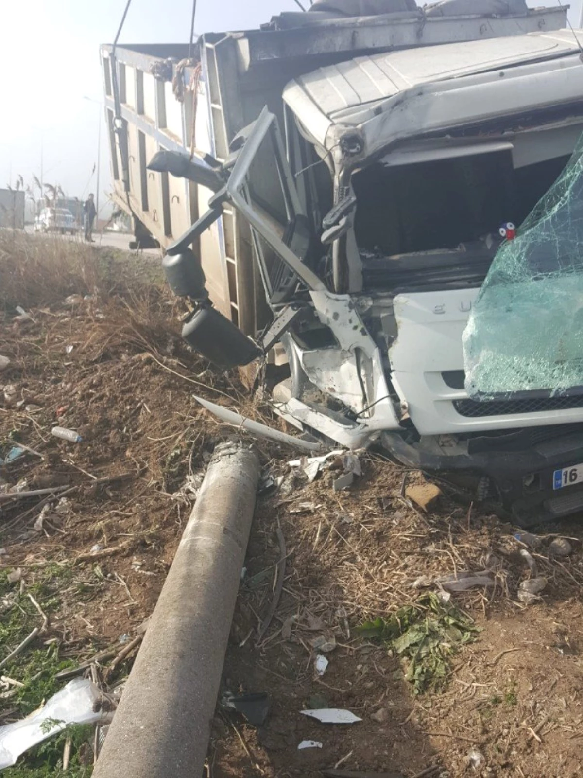 Bandırma\'da Kamyon Kazası : 1 Yaralı