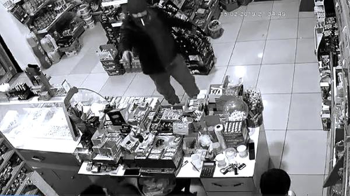 Batman\'da Silahlı Soygun, Güvenlik Kamerasına Yansıdı