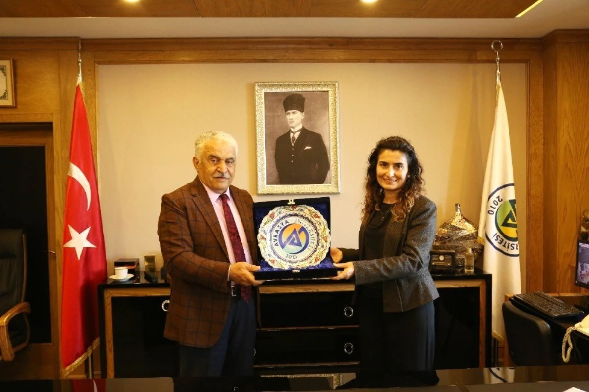 Batum Başkonsolosu Makbule Koçak\'tan Avrasya Üniversitesine Ziyaret