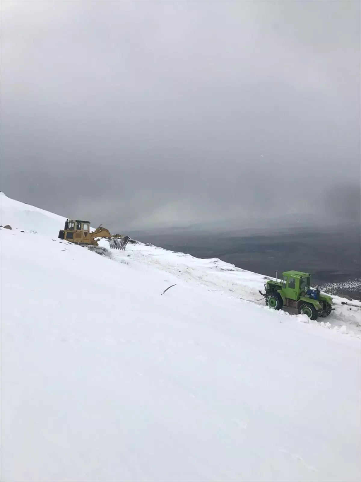 Beyşehir\'de 2 Bin 300 Metre Zirvede Zorlu Kar Mücadelesi