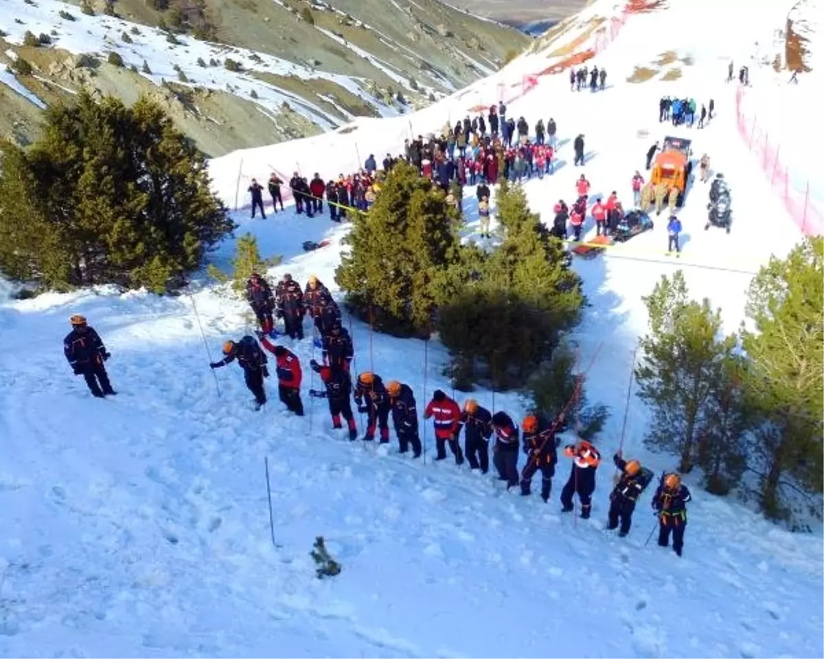 Erzincan\'da Eksi 15 Derecede Çığ Tatbikatı