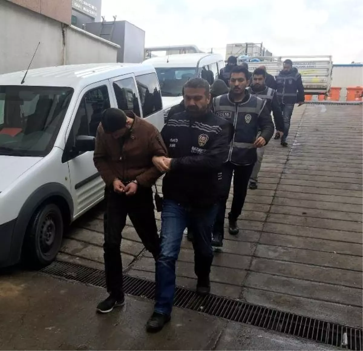 Gaziantep\'te, 32 Hırsızlık Suçundan Aranan 5 Şüpheli Yakalandı