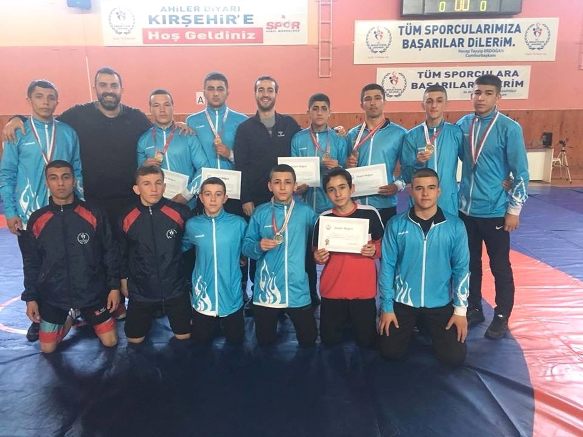 Güreş Eğitim Merkezi Sporcuları Kırşehir\'den Şampiyonluklarla Döndü