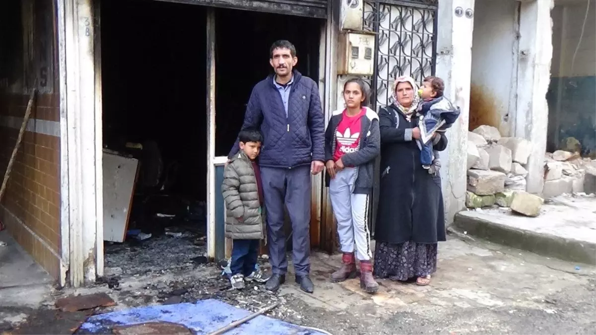 İş Yeri Kül Olan Berber Yardım Bekliyor