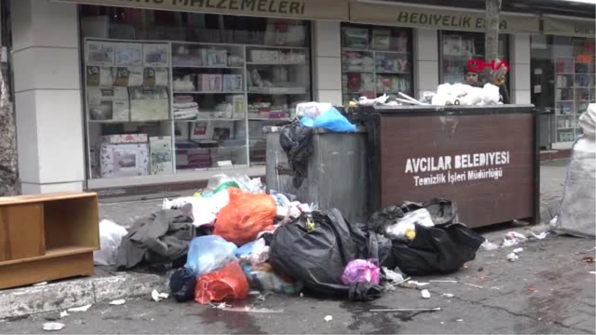 İstanbul-Avcılar\'da Temizlik İşçileri İş Bıraktı