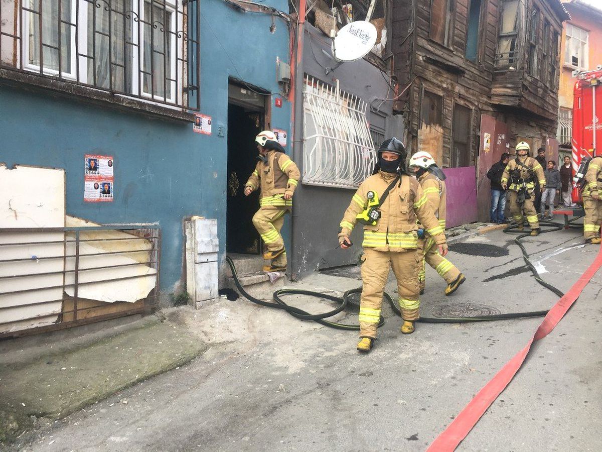 İtfaiye Ekiplerinin Dar Sokaklarda Geçiş Mücadelesi