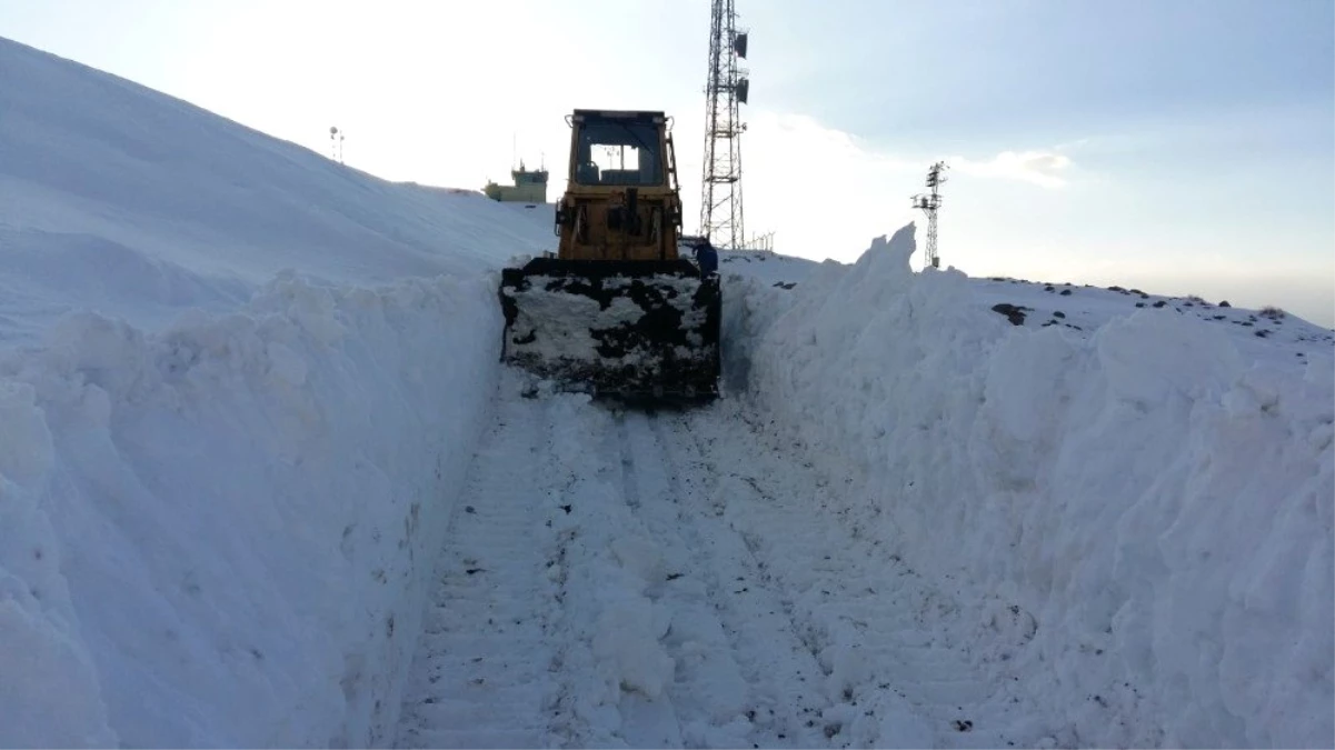 Konya\'da Karla Kaplanan Dağ Yolları Ulaşıma Açılıyor