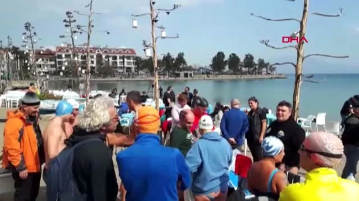 Muğla Datça\'da Türk ve Yunan Yüzücülerden Dostluk Antrenmanı