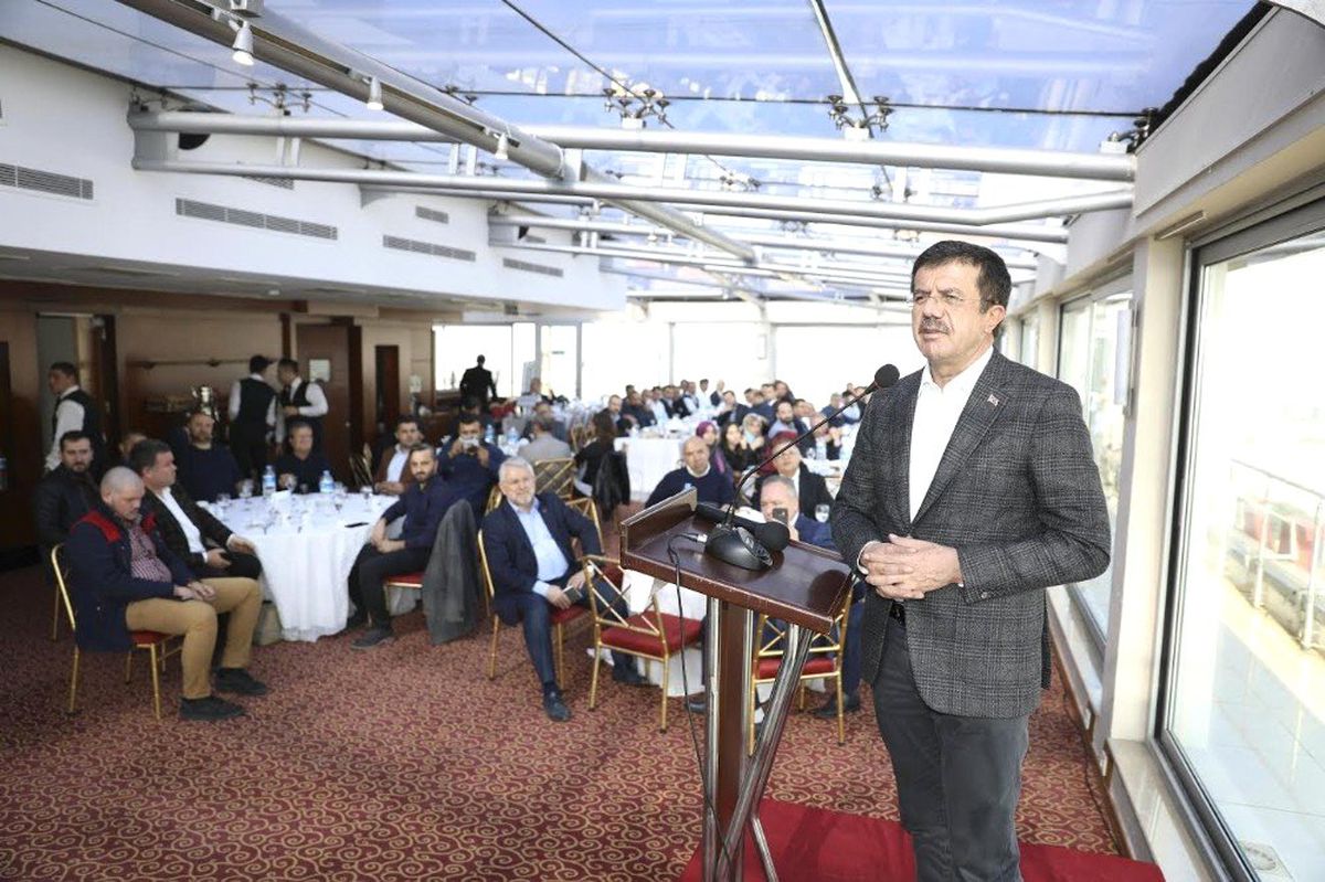 Nihat Zeybekci: "İzmir Gelişim Dalgasında Sörf Yapmalı"