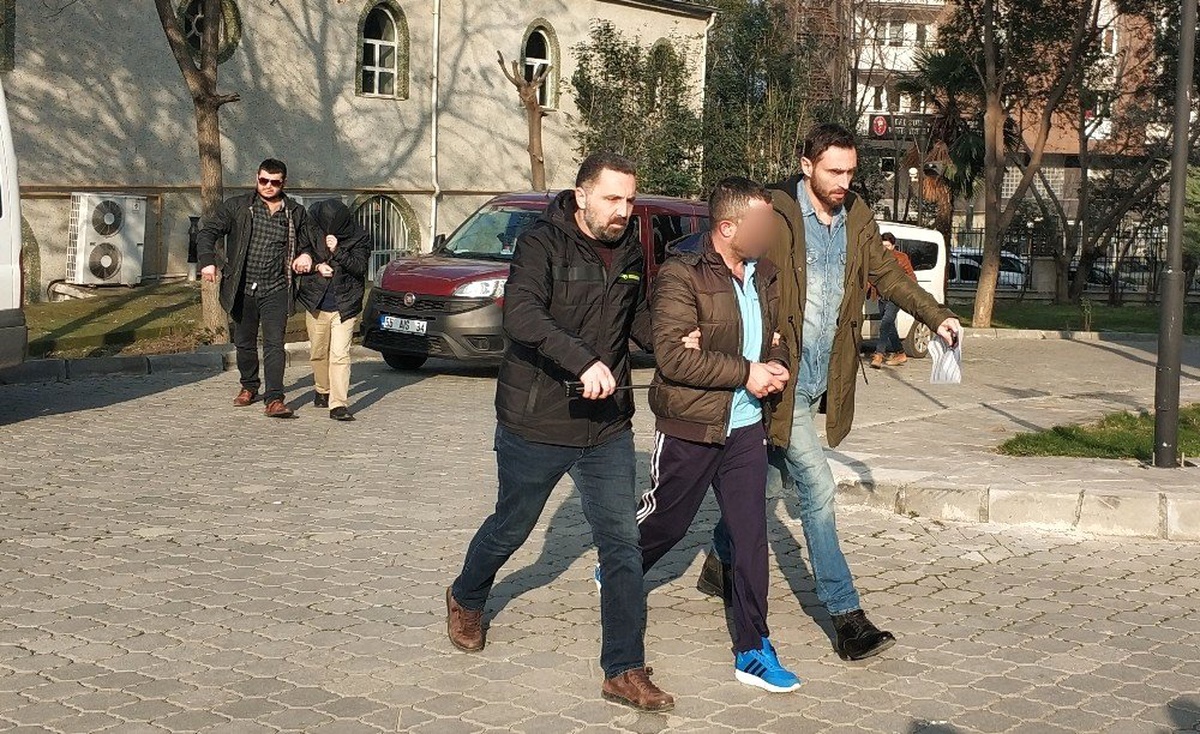 Okul Bahçesinde Öğretmenin Otomobiline Tüfekle Saldıranlar Tutuklandı