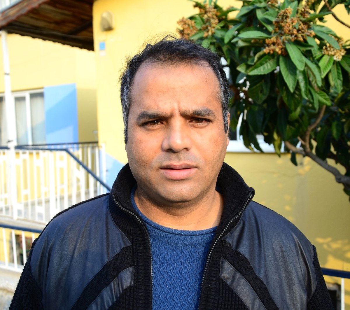 Park Halindeki Otomobilin Lastiğini Bıçakla Kestiler
