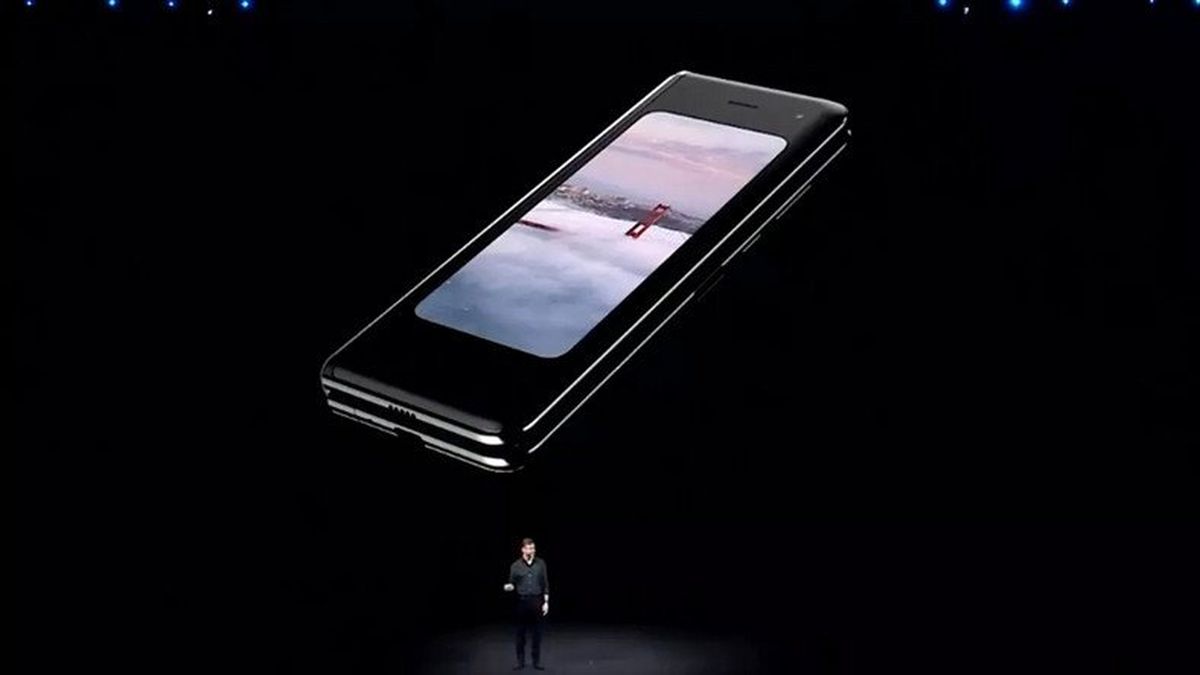 Samsung Galaxy Fold\'un Katlanmış Halinin Ekran Çerçeveleri Tepki Çekiyor